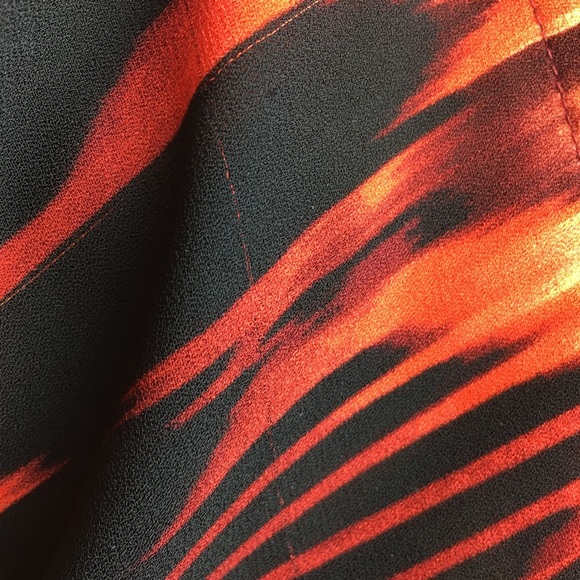 a.n.a Abstract Tunic Blouse Medium - Picture 8 of 14